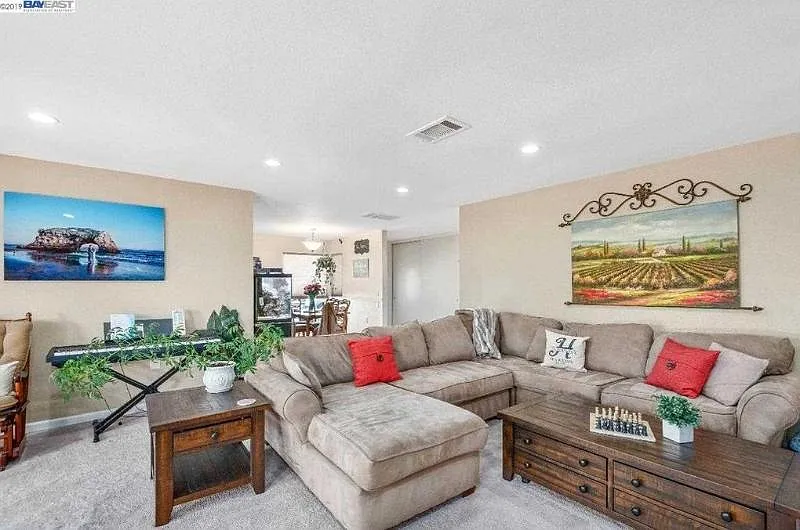 5270 Peony Dr photo 1