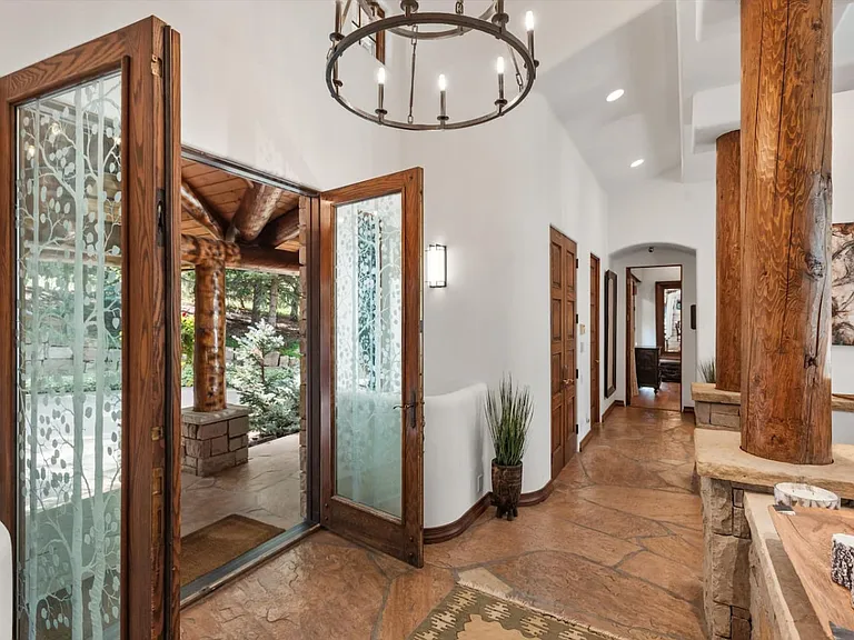 27 Timber Ridge Ln — Photo 8