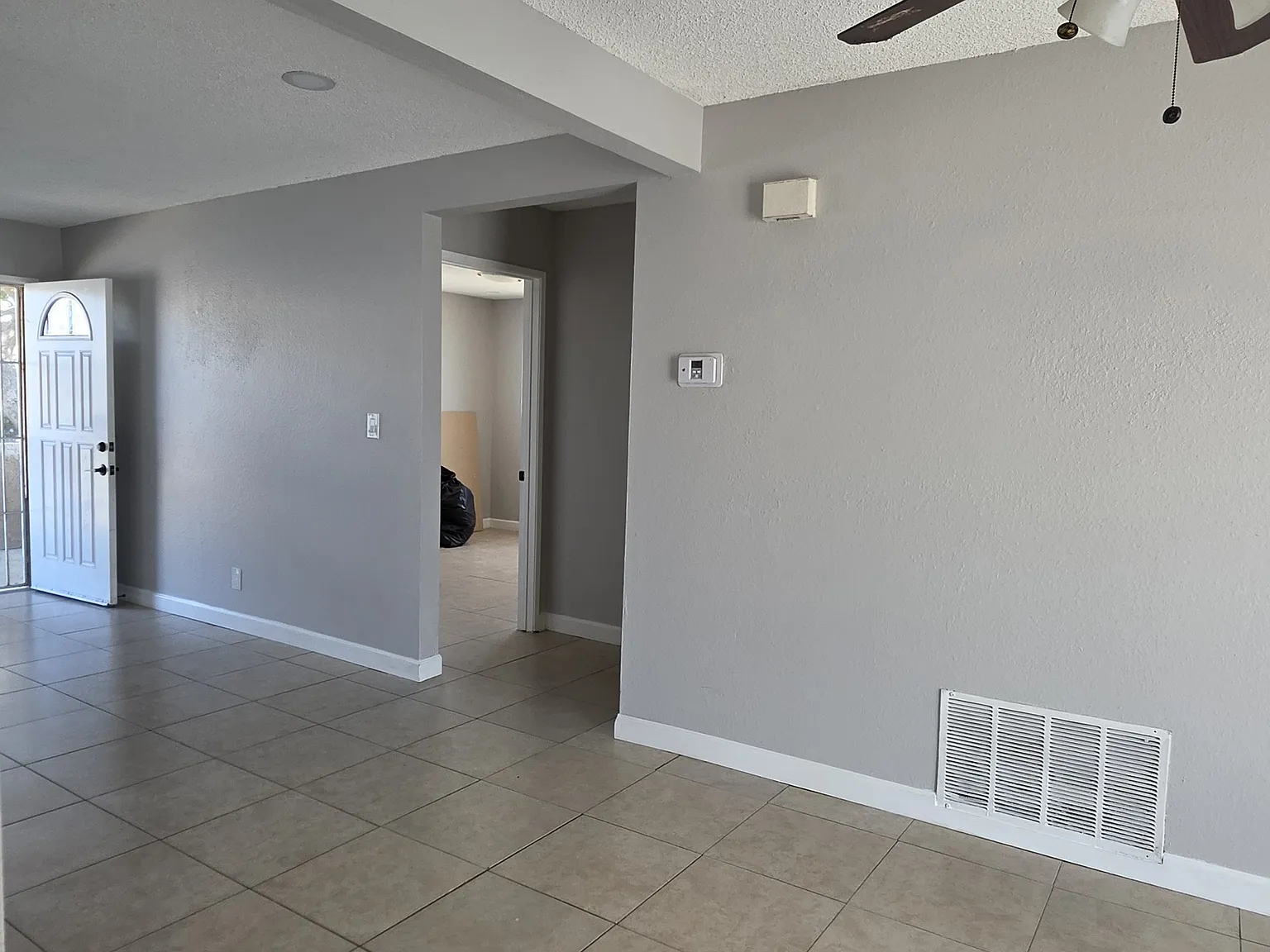 2 bed, 1000 sqft, $1,850 — Photo 2