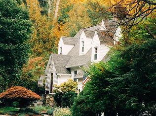 11 Hop Brook Rd, Brookfield, CT 06804