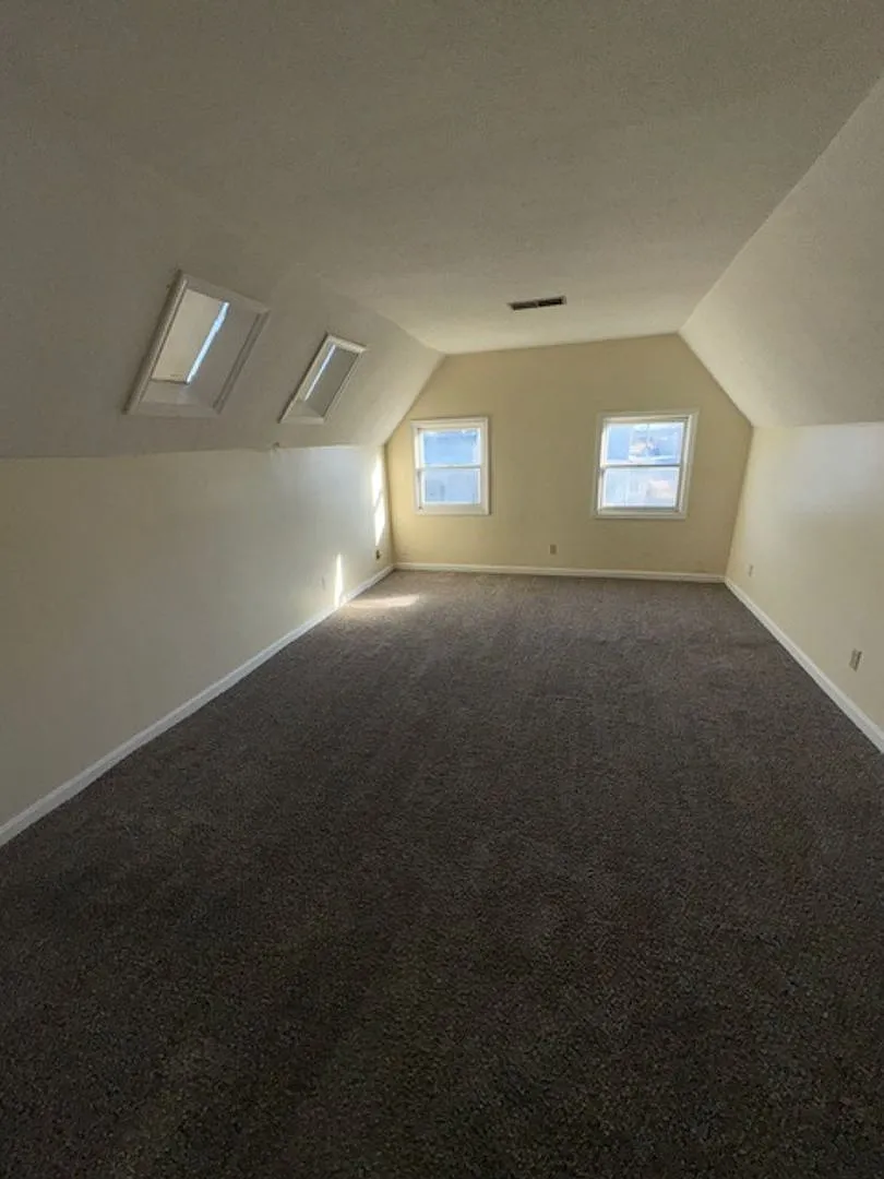 500 East Franklin Street — Photo 4