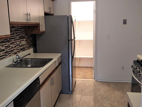 5th image of 11 Saffron Dr