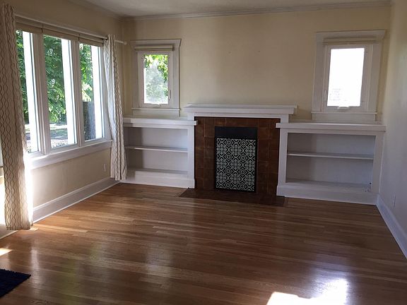 3rd image of 1261 E Colonial Pl