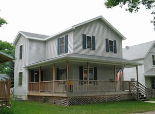 711 N 5th St, Grand Forks, ND 58203