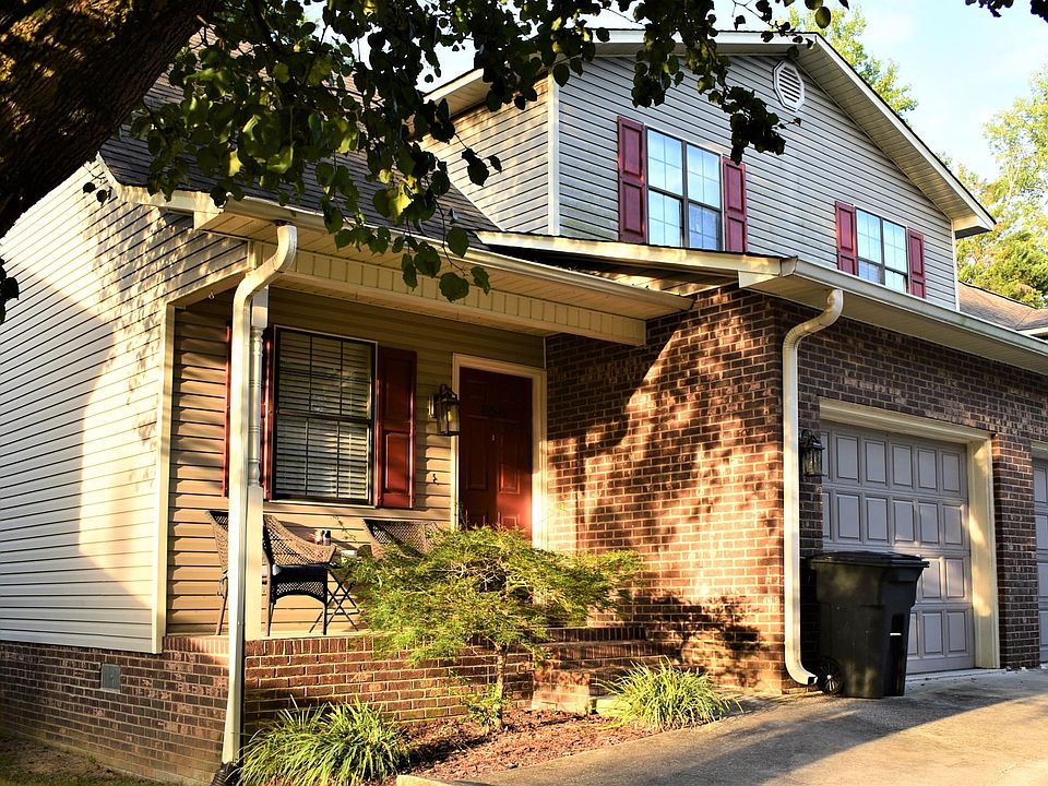 2nd image of 867 Grove Cir NW