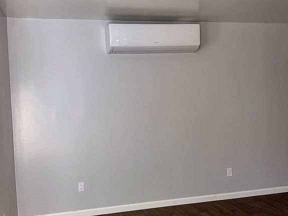 3rd image of 8180 Victoria Ave #C