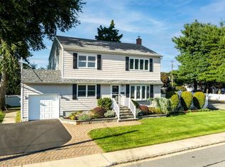 22 Willow Ave, Hicksville, NY 11801