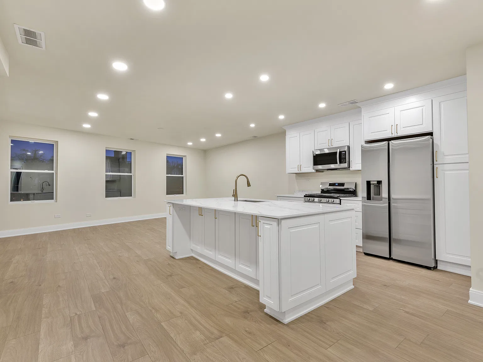 2 bed, 1250 sqft, $2,600 — Photo 1
