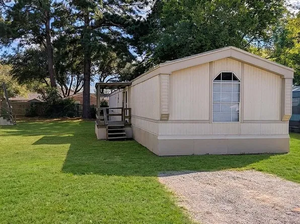 900 Stewart St, Lindale, TX