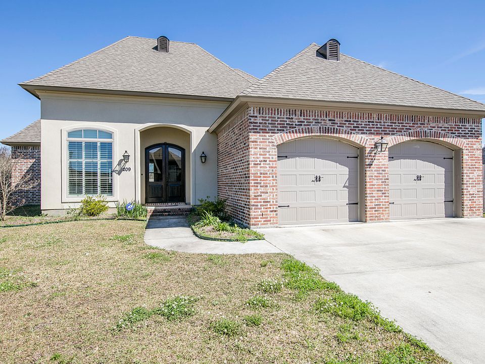 1st image of 209 Coco Palm Ct