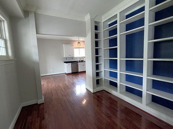3rd image of 957 Pinehurst Dr