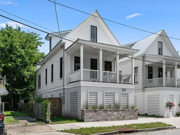 205 Line St — Photo 34