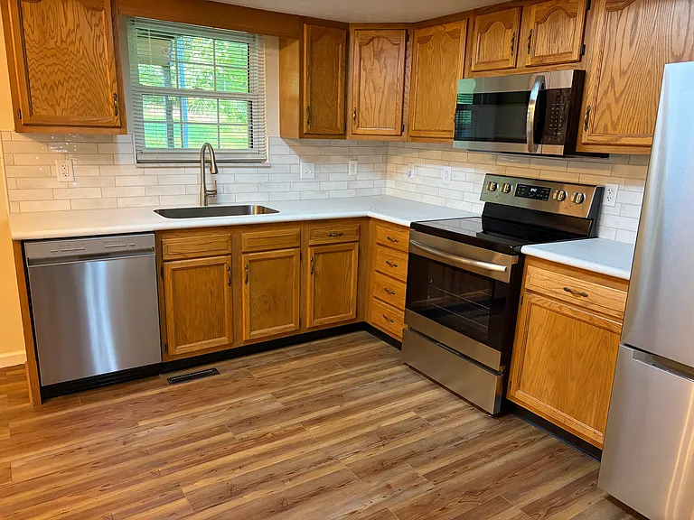 2572 Benson Dr — Photo 4