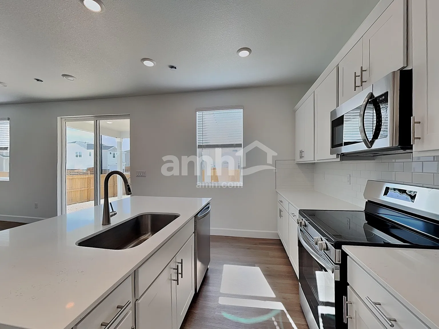4 bed, 2.5 bath, 1835 sqft, $3,020 — Photo 3