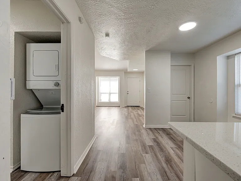 727 Vicksburg Ave — Photo 24