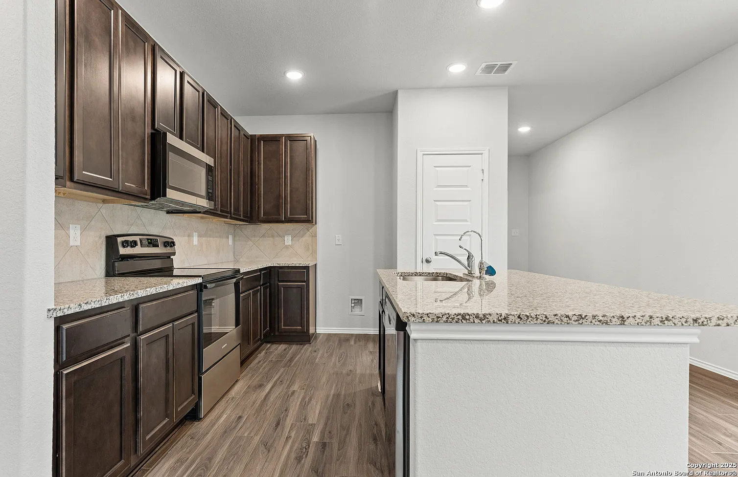 3 bed, 1465 sqft, $1,800 — Photo 4