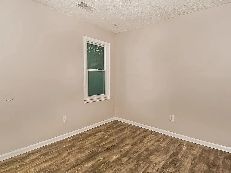 242 Holmsbury Rd — Photo 6