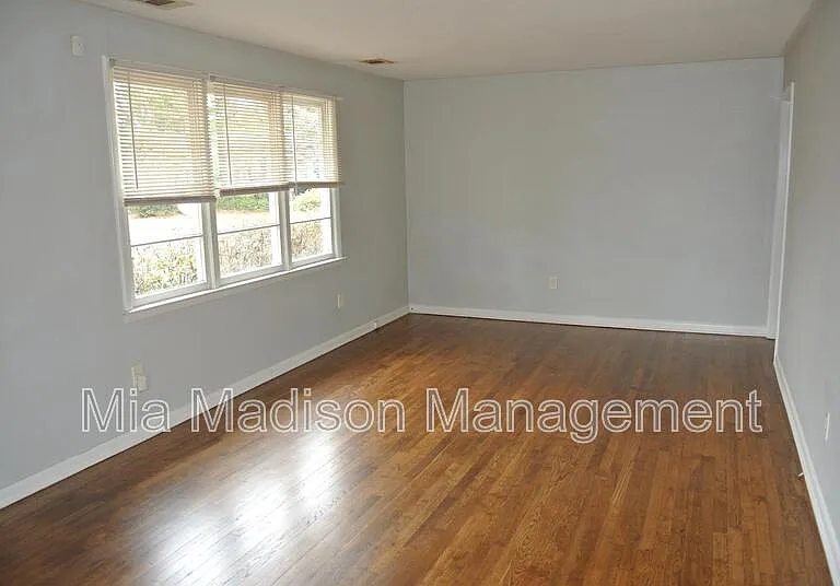 310 Forrest Ave — Photo 2