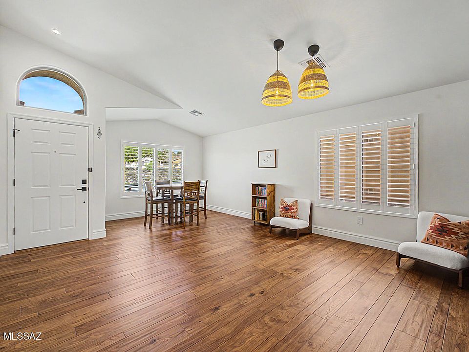 1st image of 39015 S Furlong Ct