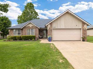 1355 W Stone House Rd, Nixa, MO 65714