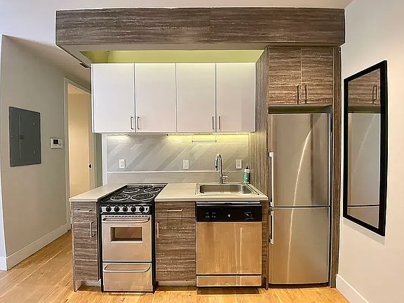 4th image of 4 N Henry St #2F