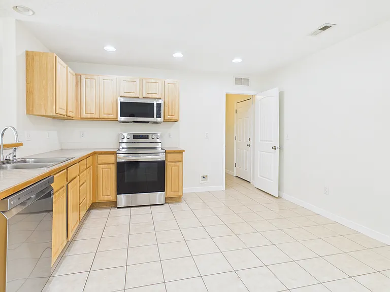 214 Parkmont Way — Photo 3