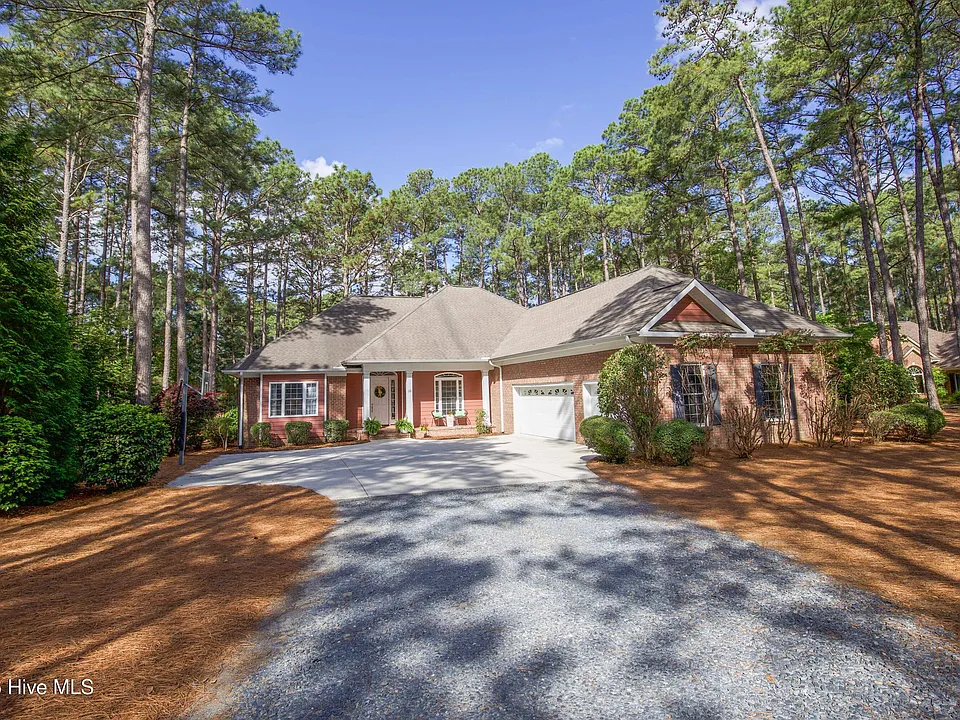16 Montrose Ct
