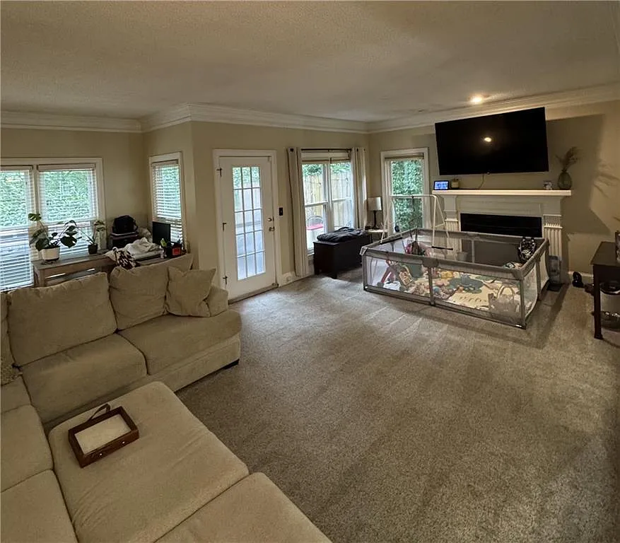3 bed, 2.5 bath, 1954 sqft, $2,500 — Photo 4