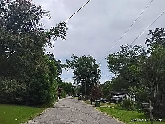Exterior Neighborhood (street photo)