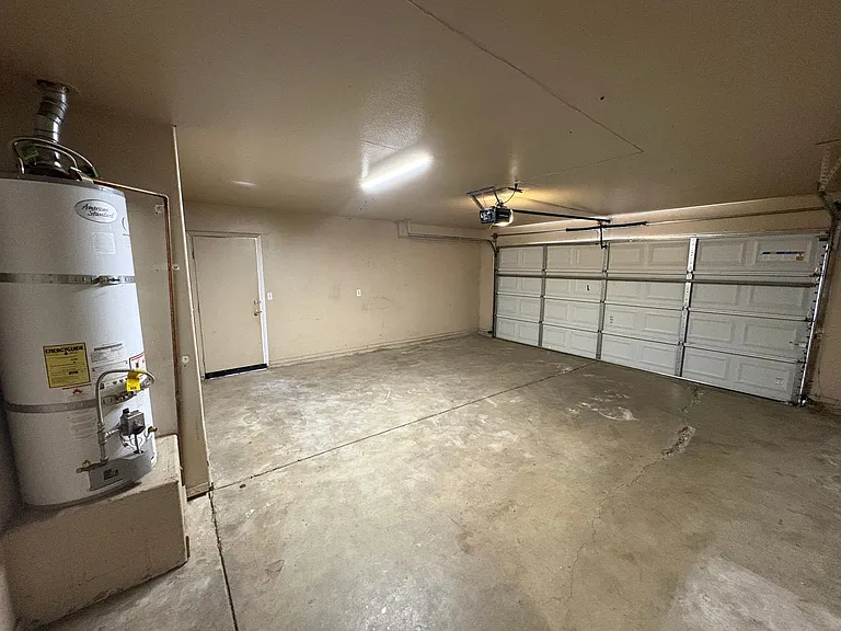 391 Trinity Ct — Photo 4