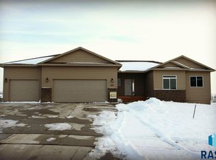 303 Columbia Cir, Harrisburg, SD 57032