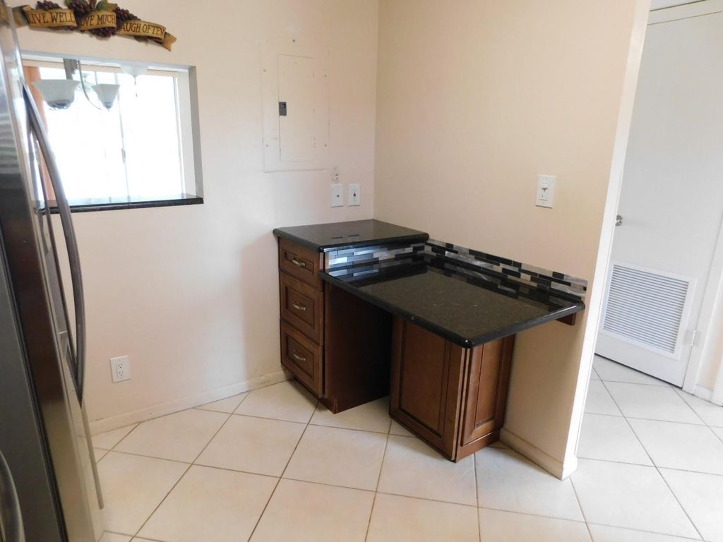 9580 Sunrise Lakes Boulevard #202, Sunrise, FL - View 5