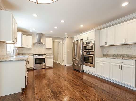 5th image of 1074 Arcady Dr