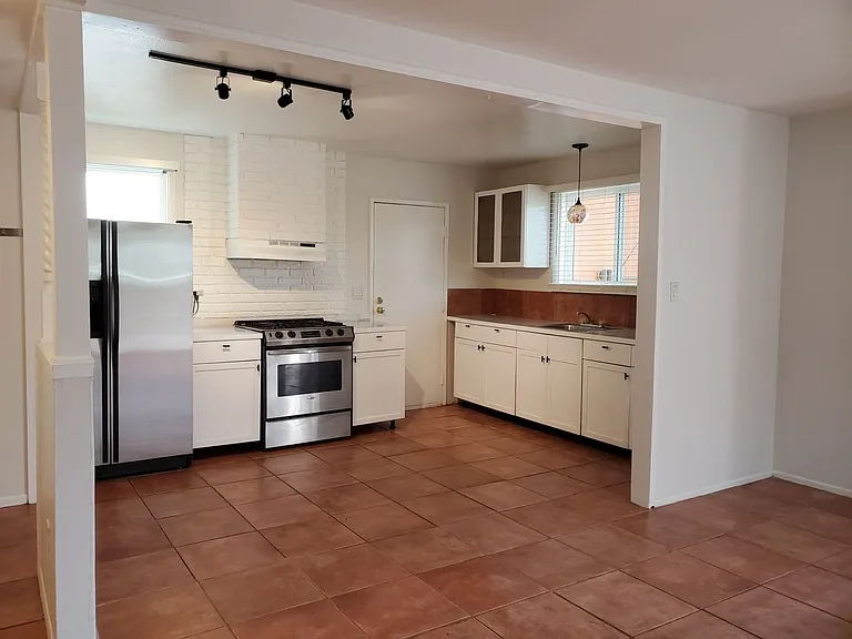 8409 Topanga Canyon Blvd — Photo 25