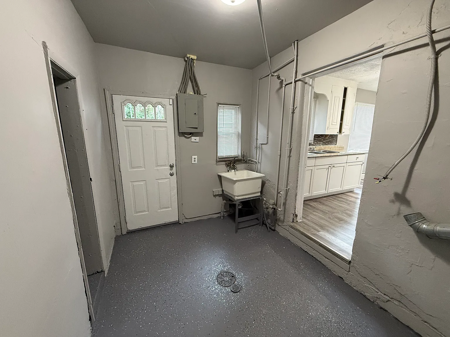 Eastside 2 bedroom ranch, ready to move in. — Photo 4