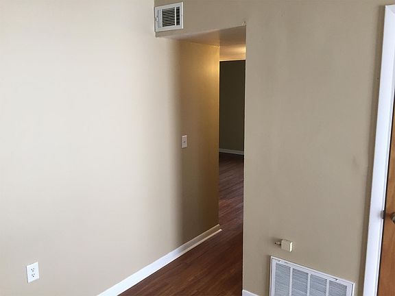 3rd image of 1236 Indianola Ave APT A