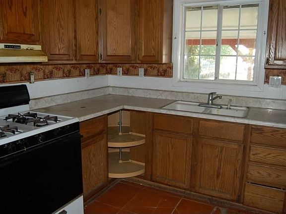 4th image of 1527 N Morrison Ave