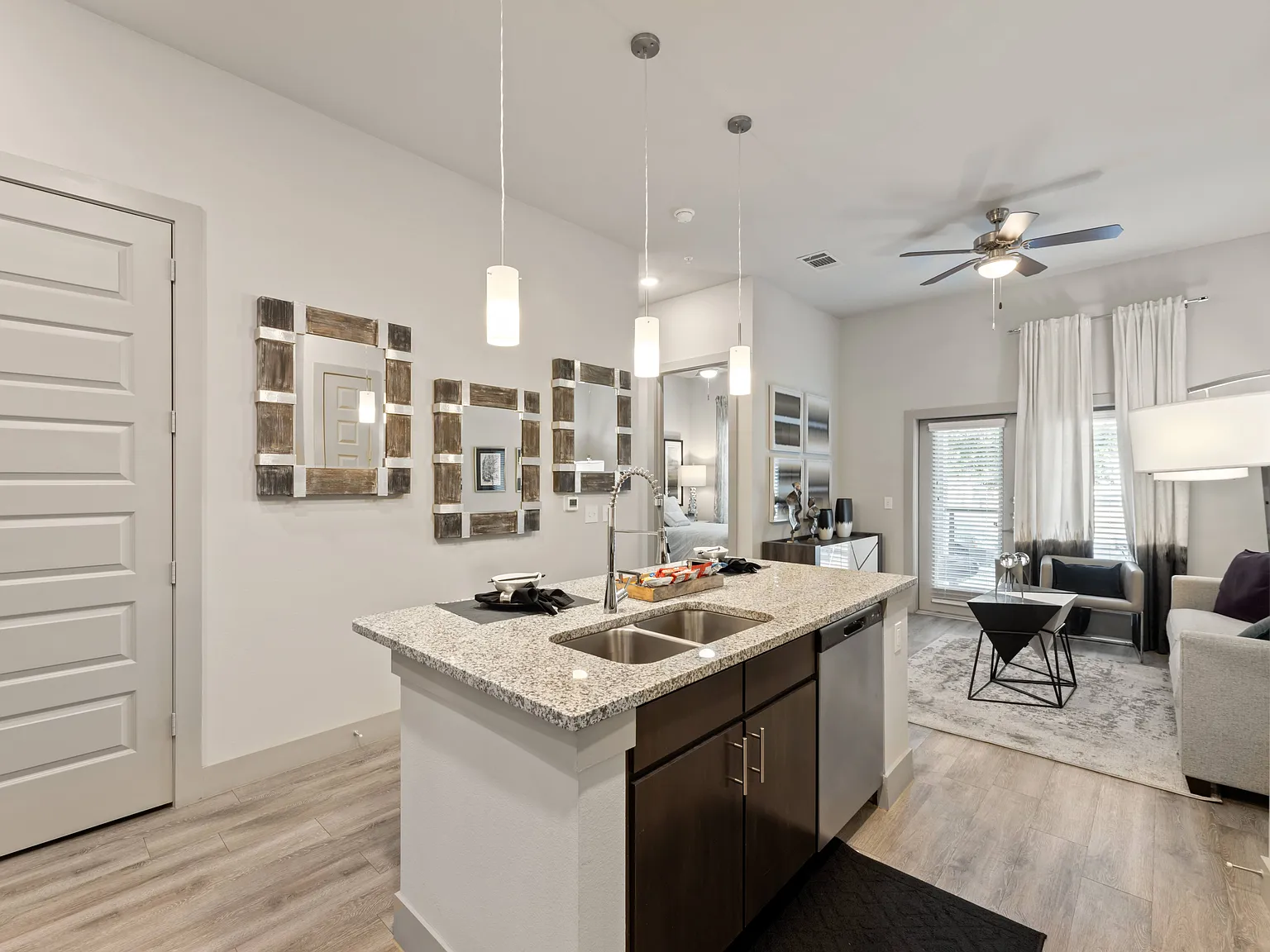 Rocklyn at Samuels Ave — Photo 4