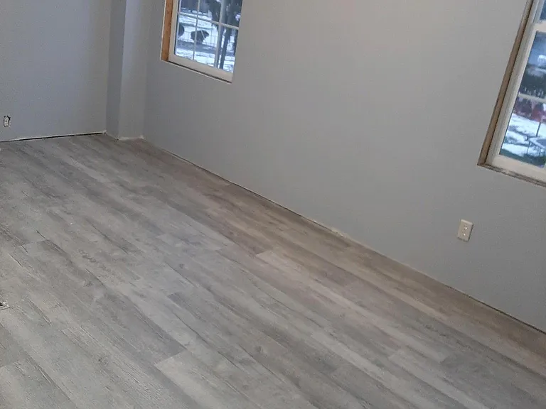Large Rooms with plenty of Natural Light
