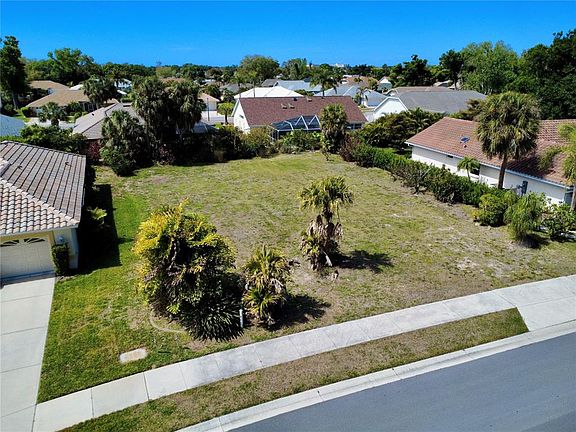 3rd image of 565 PARK ESTATES SQUARE LOT 32
