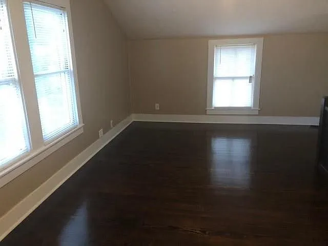 208 Avenue A St — Photo 9