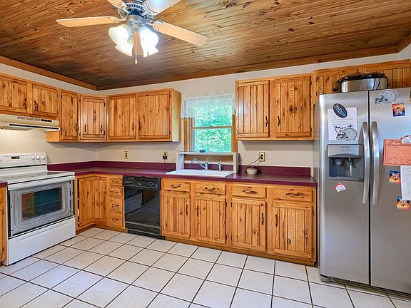 5th image of 52 Woodland Way