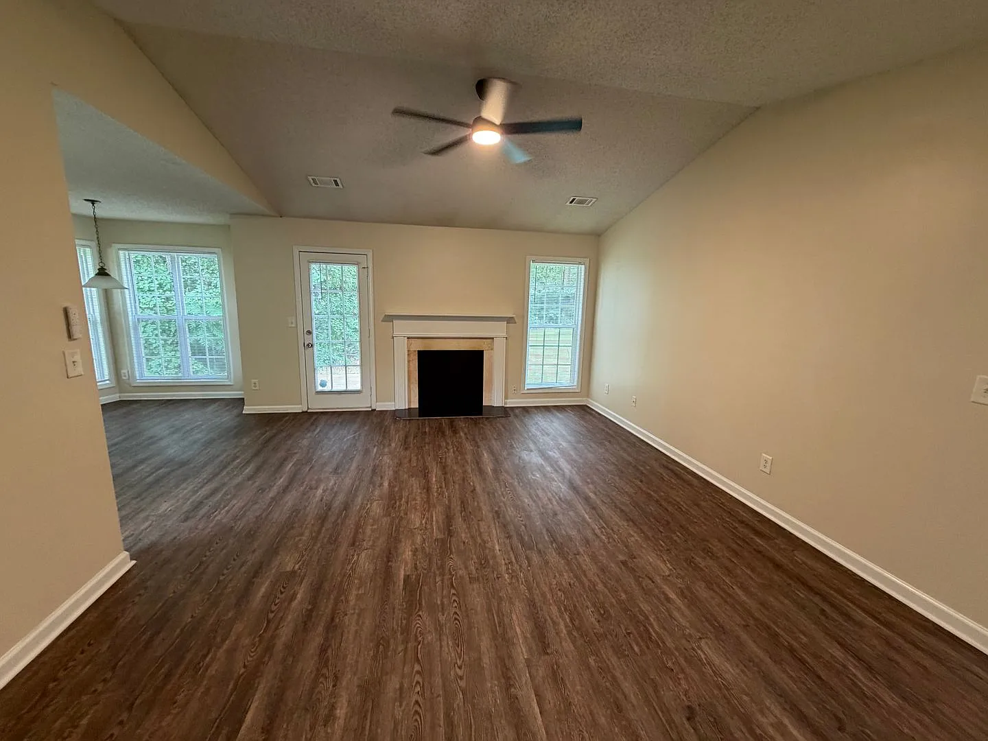 211 Ravenwood Ct. — Photo 2
