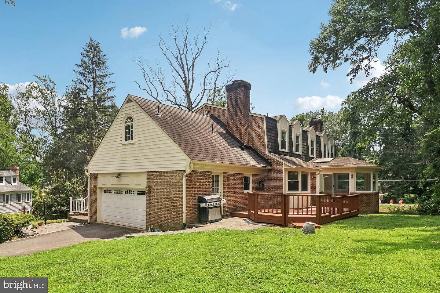 5 bed, 5.5 bath, 4897 sqft, $6,300 — Photo 3