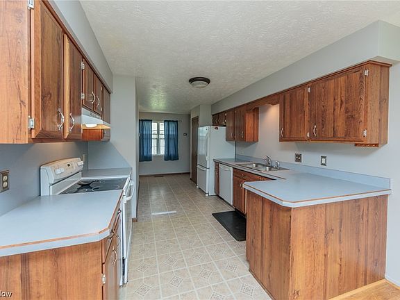 4th image of 4246 Berkeley Dr