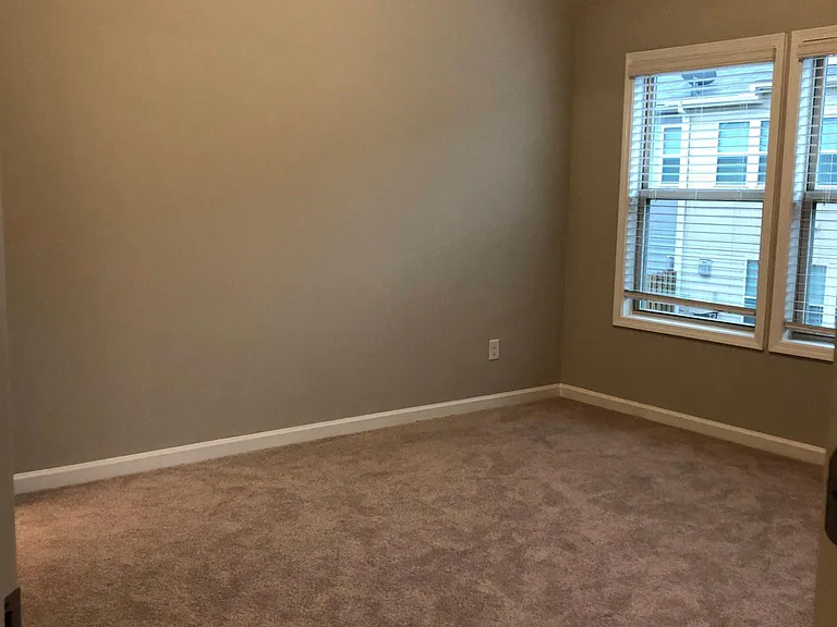 1229 Foxcroft Ln — Photo 10