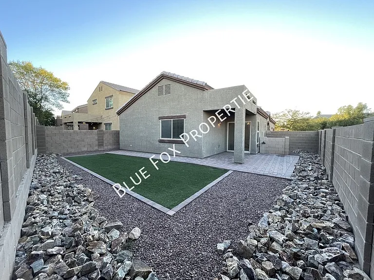 8721 N Black Pine Dr — Photo 2