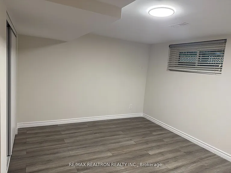 923 Bayview Ave #BASEMENT — Photo 6
