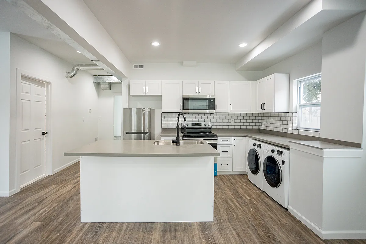 2 bed, 1000 sqft, $1,500 — Photo 1