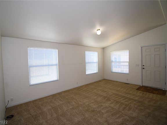 3rd image of 364 Myrtle Beach St